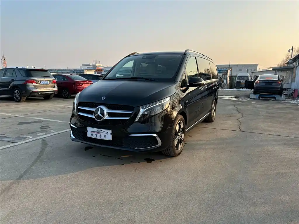 Mercedes-Benz V-Class 2023 — фото 1