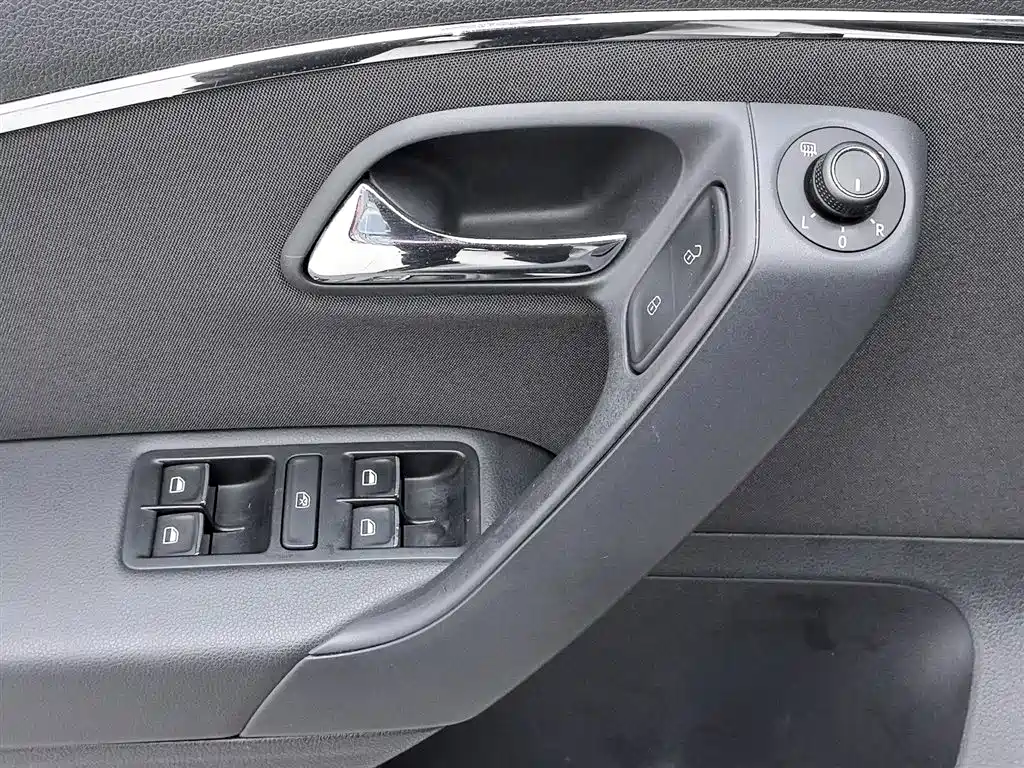 Volkswagen Polo 2016 — фото 9