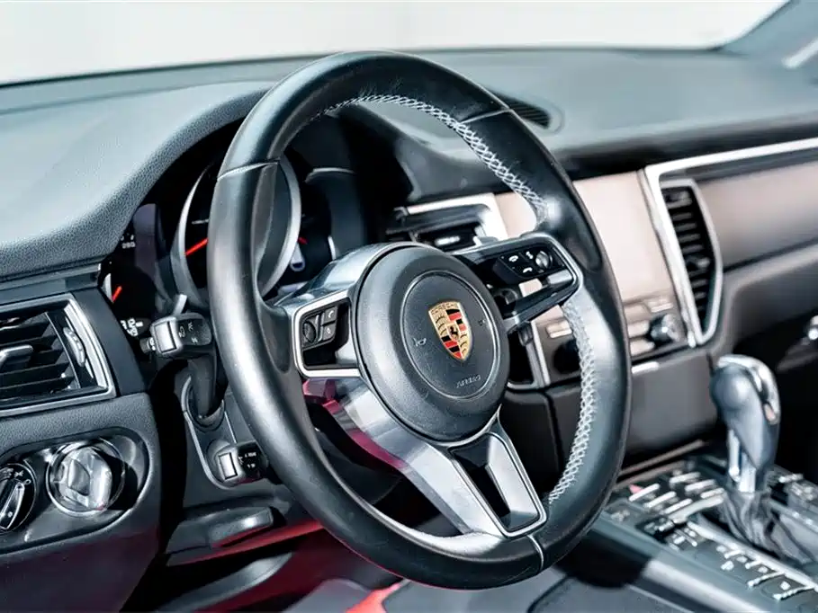 Porsche Macan 2017 — фото 11
