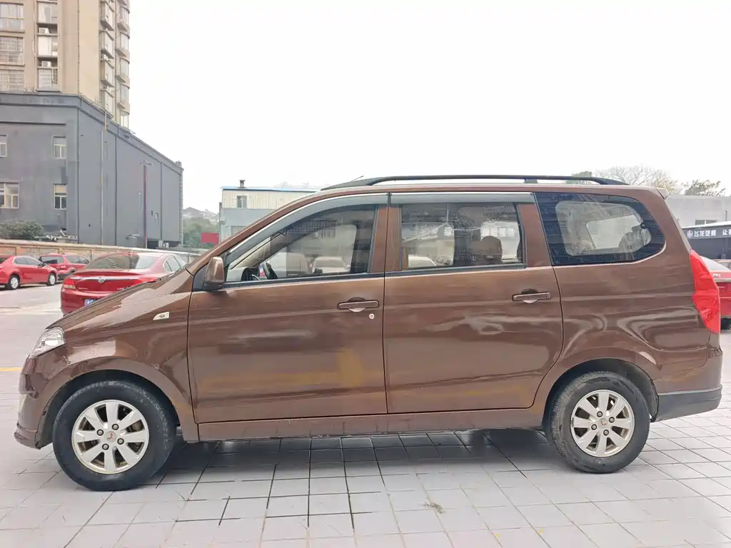 Wuling Hongguang 2018 — фото 5