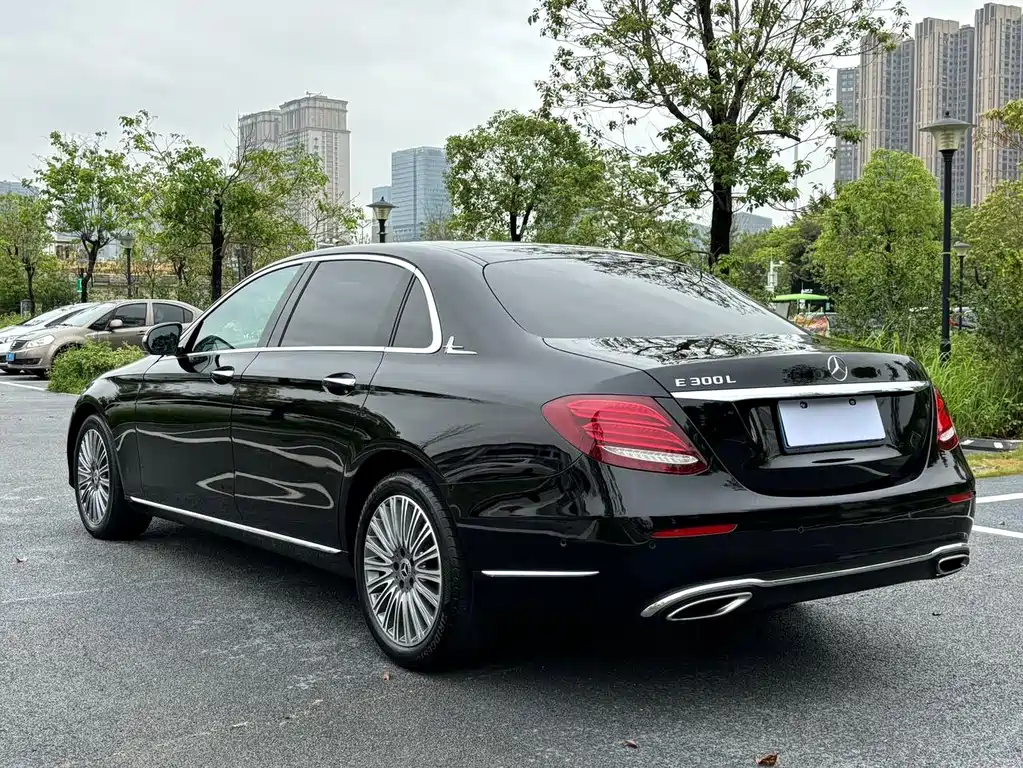 Mercedes-Benz E-Class 2019 — фото 25