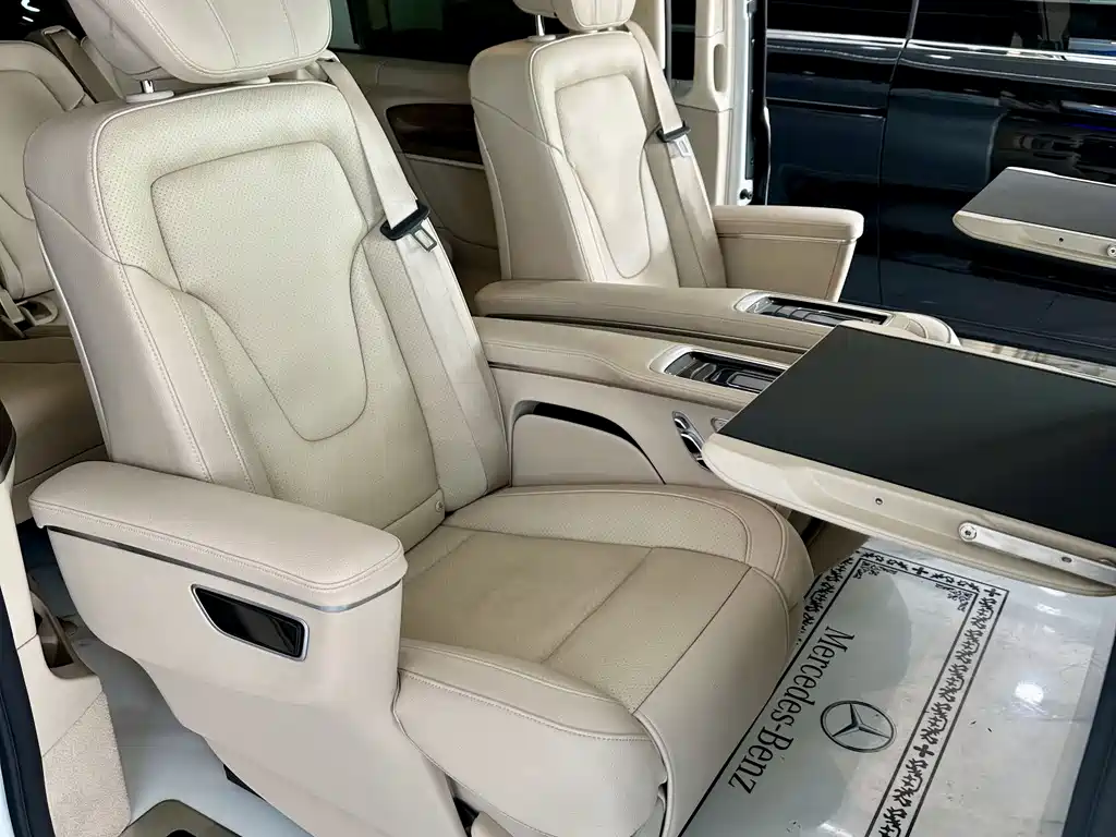 Mercedes-Benz V-Class 2022 — фото 16