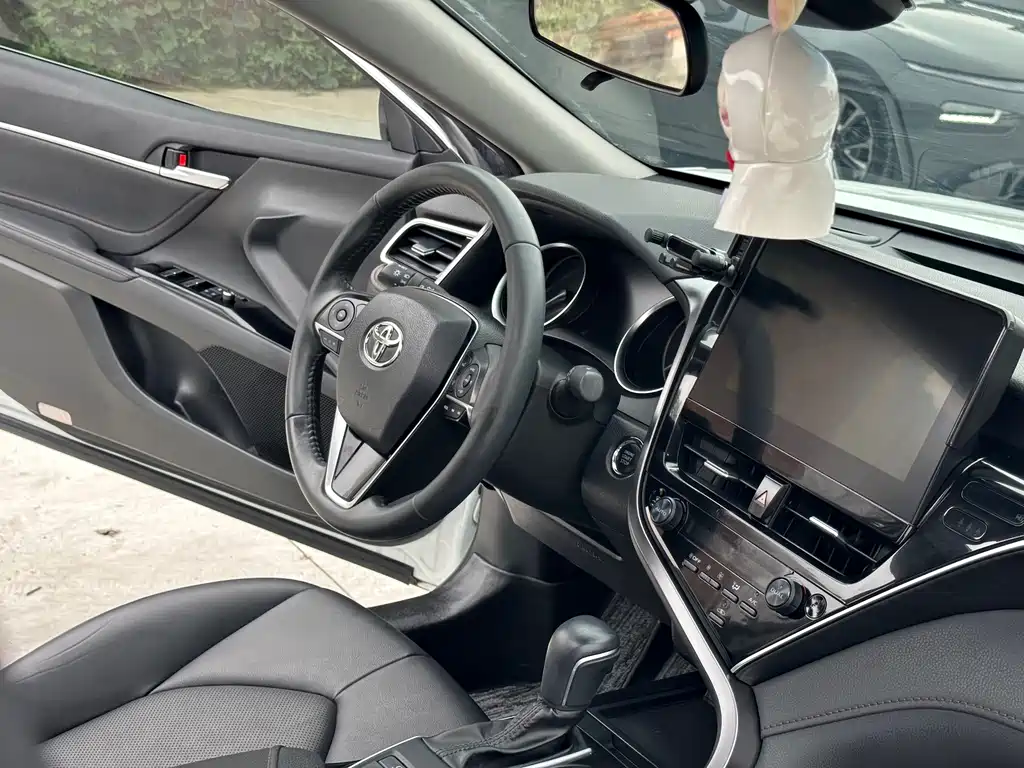 Toyota Camry 2023 — фото 14