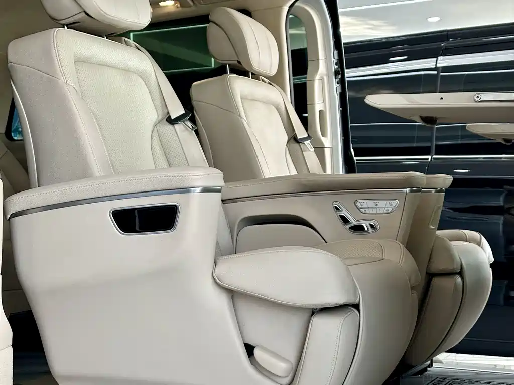 Mercedes-Benz V-Class 2022 — фото 14