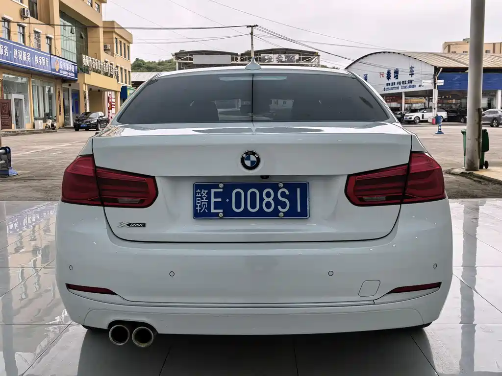 BMW 3 Series 2018 — фото 16