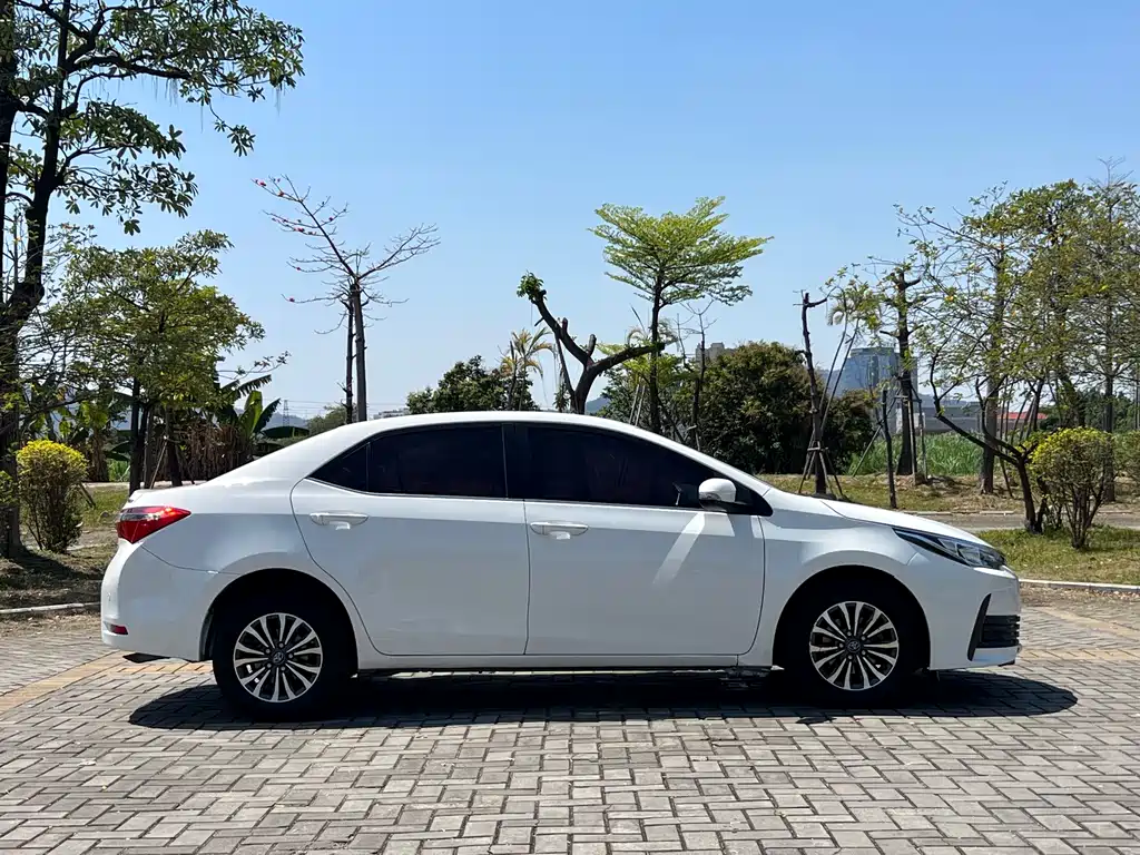 Toyota Corolla 2017 — фото 4