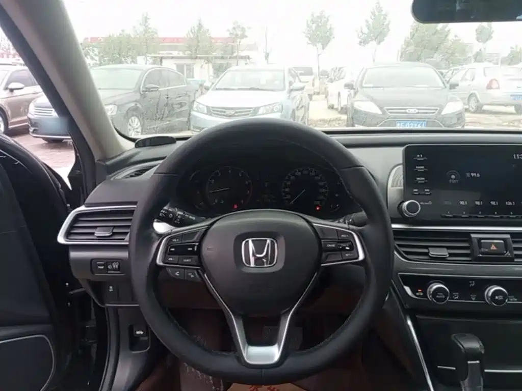 Honda Accord 2018 — фото 11