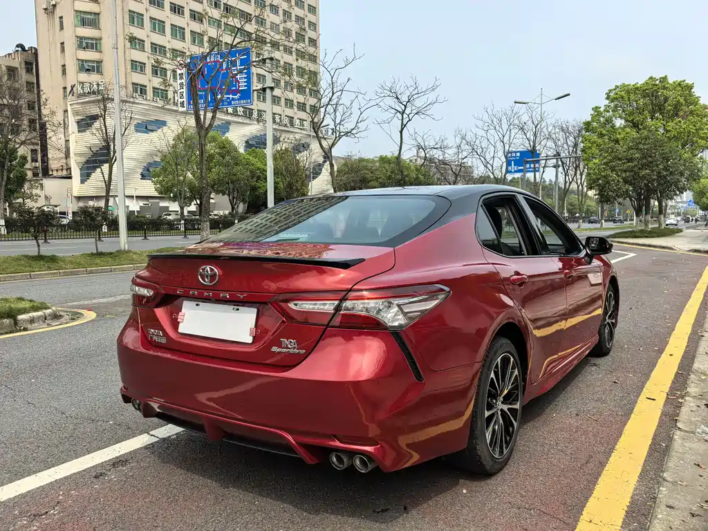 Toyota Camry 2019 — фото 15