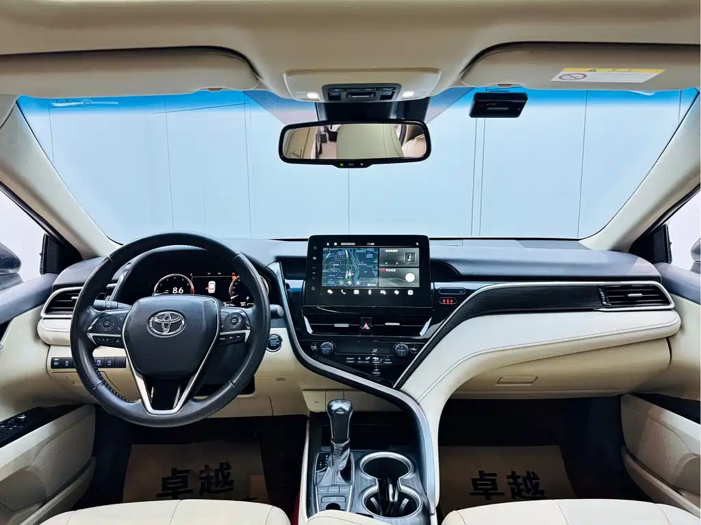 Toyota Camry 2021 — фото 19