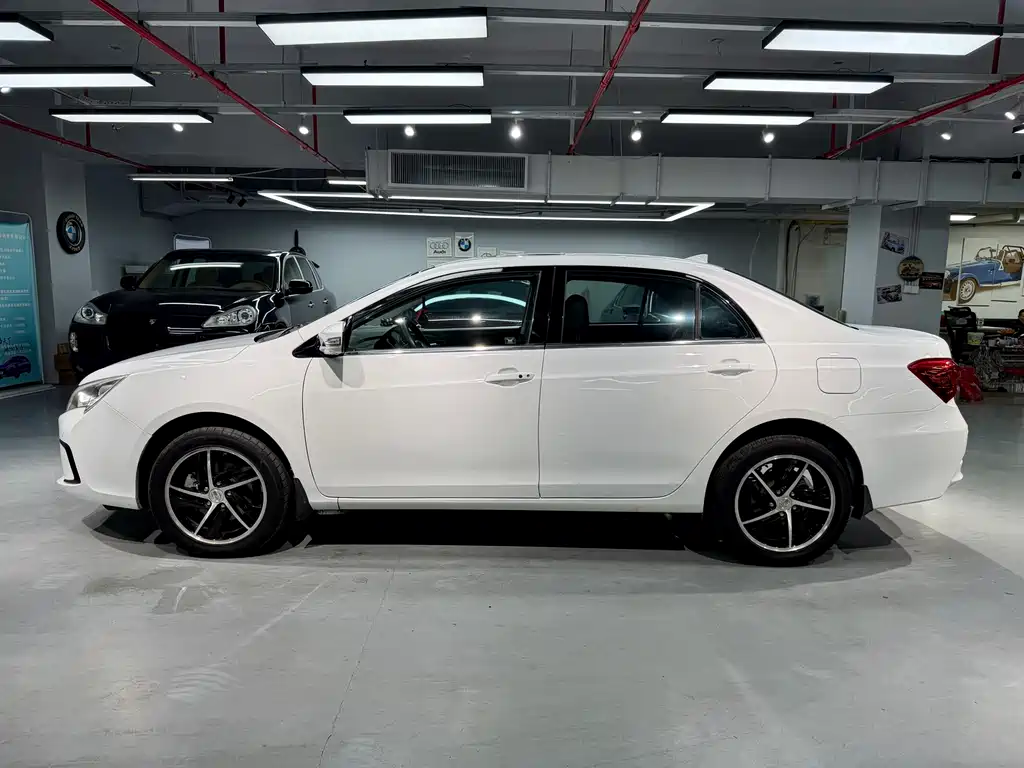 BYD Qin NEV 2015 — фото 3