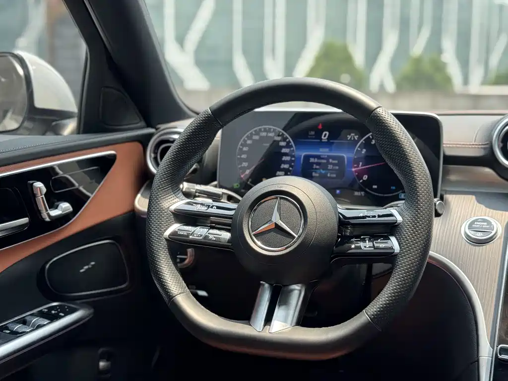 Mercedes-Benz C-Class 2023 — фото 12