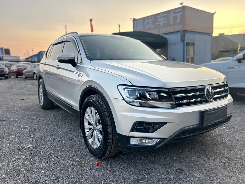 Volkswagen Tiguan L 2017 — фото 3