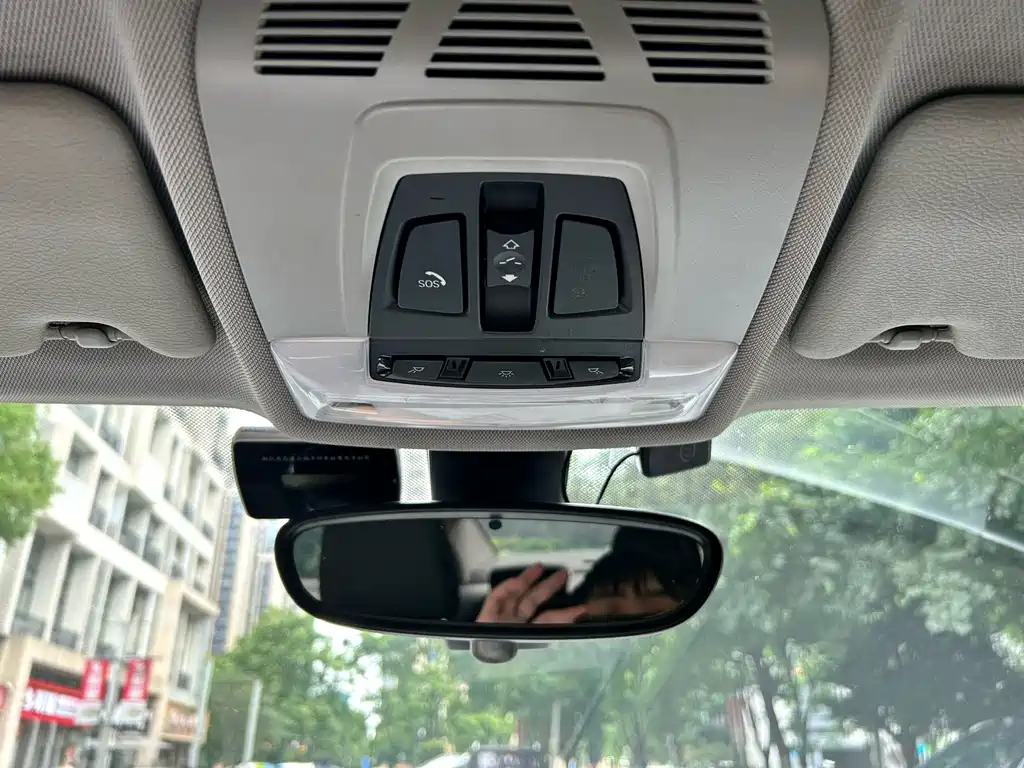 BMW 1 Series 2018 — фото 16