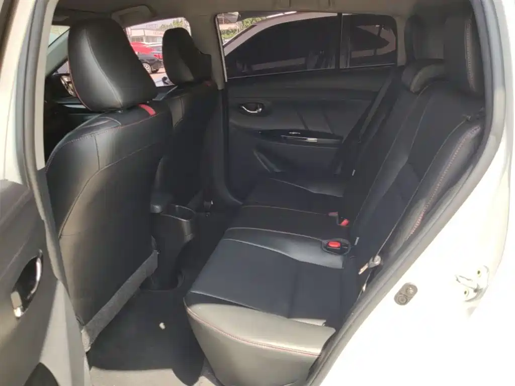 Toyota Yaris L 2020 — фото 17