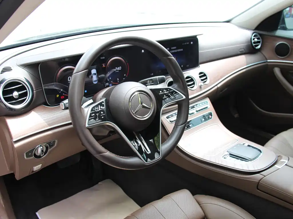 Mercedes-Benz E-Class 2022 — фото 9