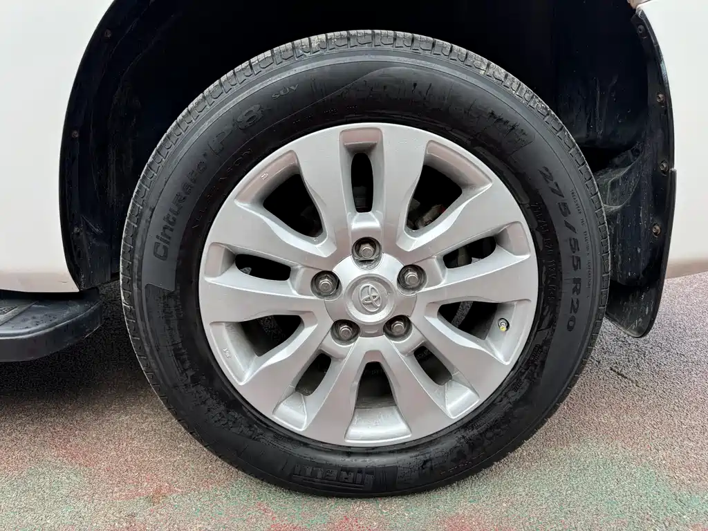 Toyota Sequoia 2016 — фото 27
