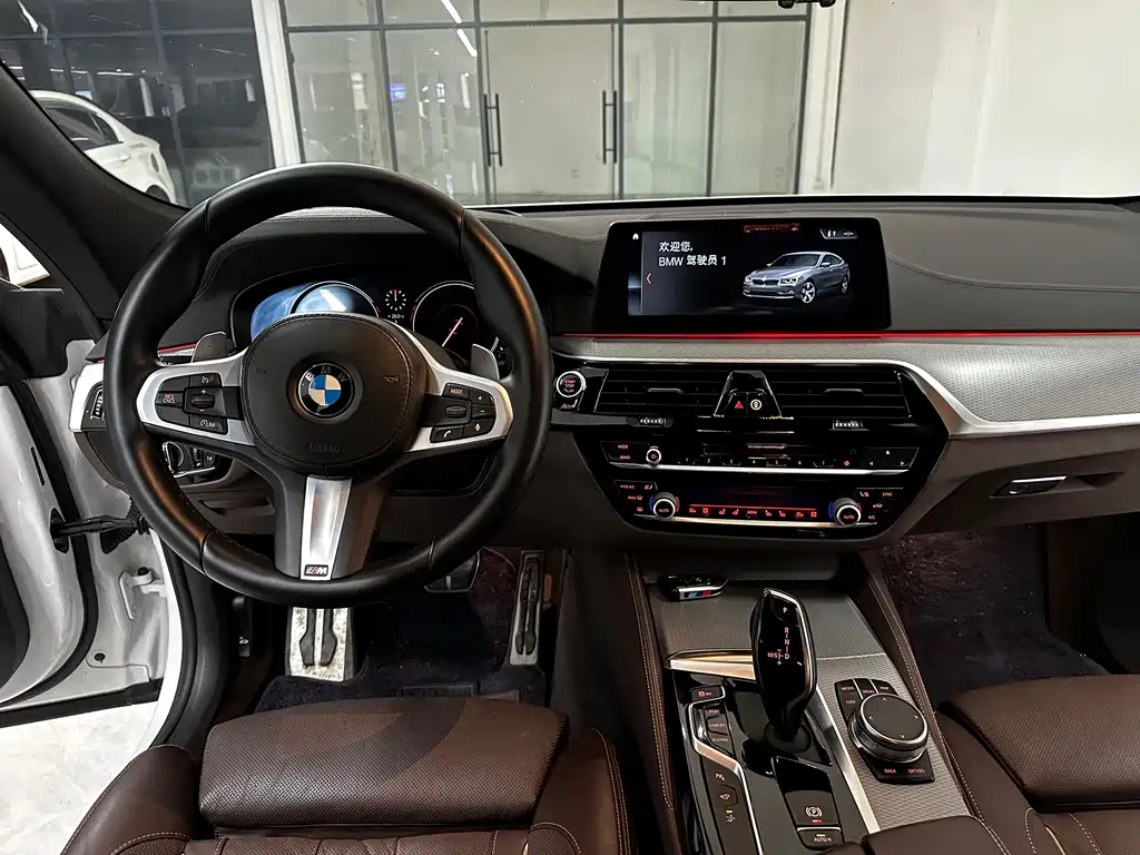 BMW 6 Series GT 2018 — фото 10