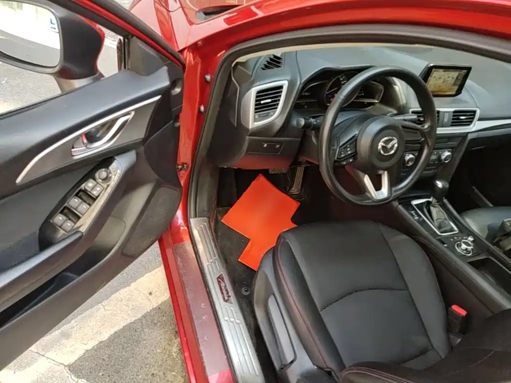 Mazda 3 Axela 2017 — фото 12