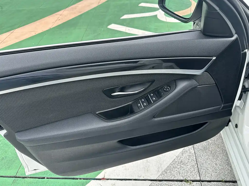 BMW 5 Series 2013 — фото 10