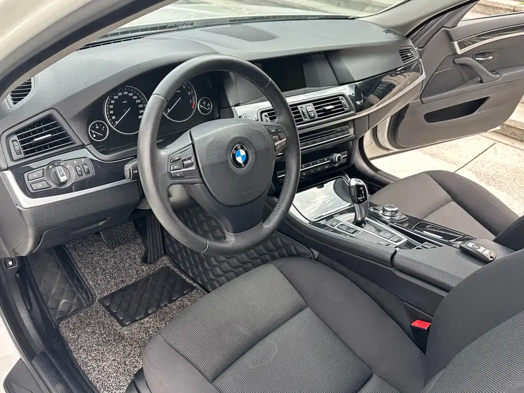 BMW 5 Series 2013 — фото 18
