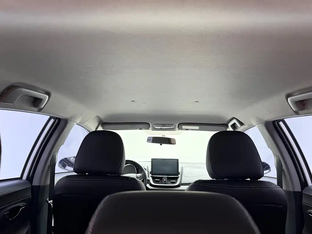 Toyota Yaris L 2022 — фото 26