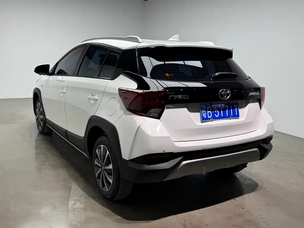 Toyota Yaris L 2022 — фото 32