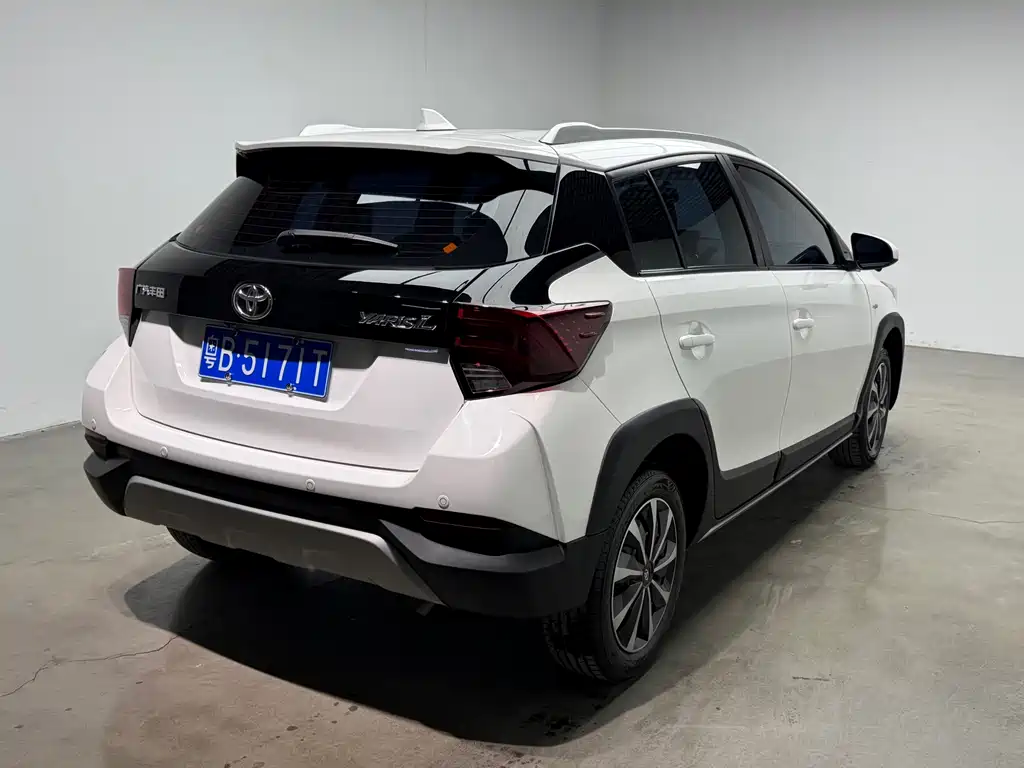 Toyota Yaris L 2022 — фото 34
