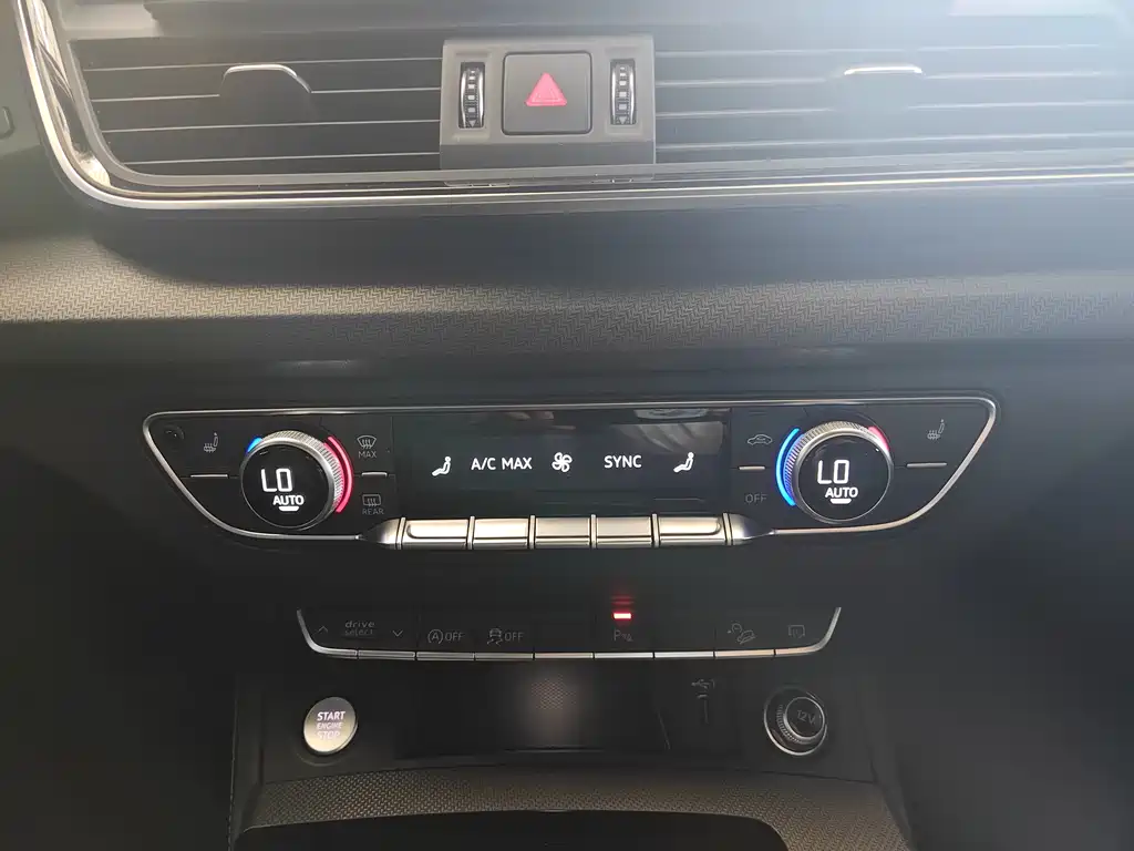 Audi Q5L 2023 — фото 11