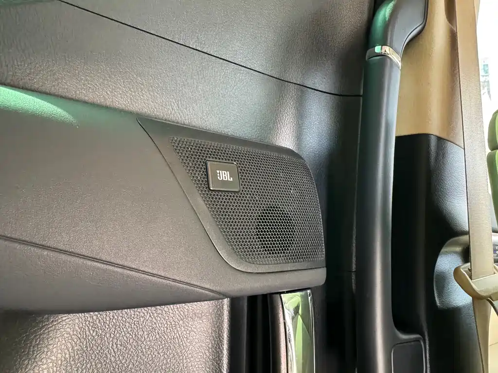 Toyota Alphard 2021 — фото 20