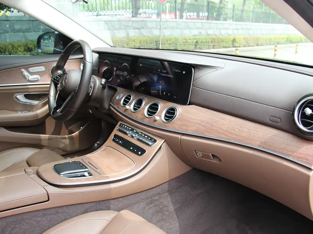 Mercedes-Benz E-Class 2022 — фото 13