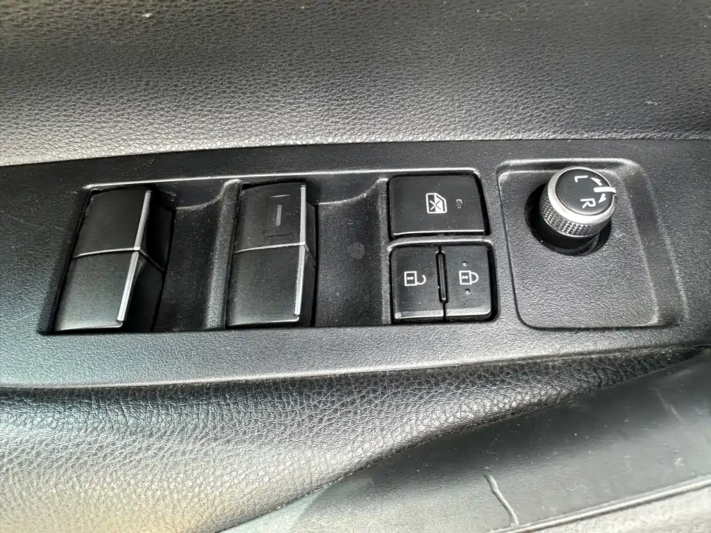 Toyota Corolla 2023 — фото 10