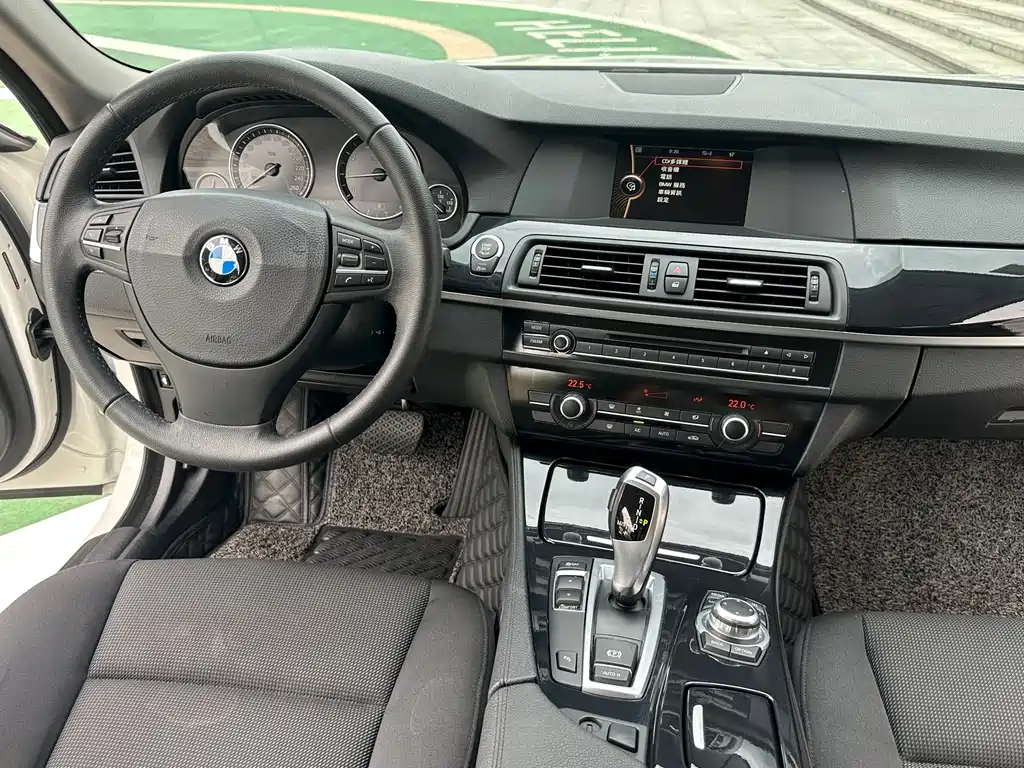 BMW 5 Series 2013 — фото 17
