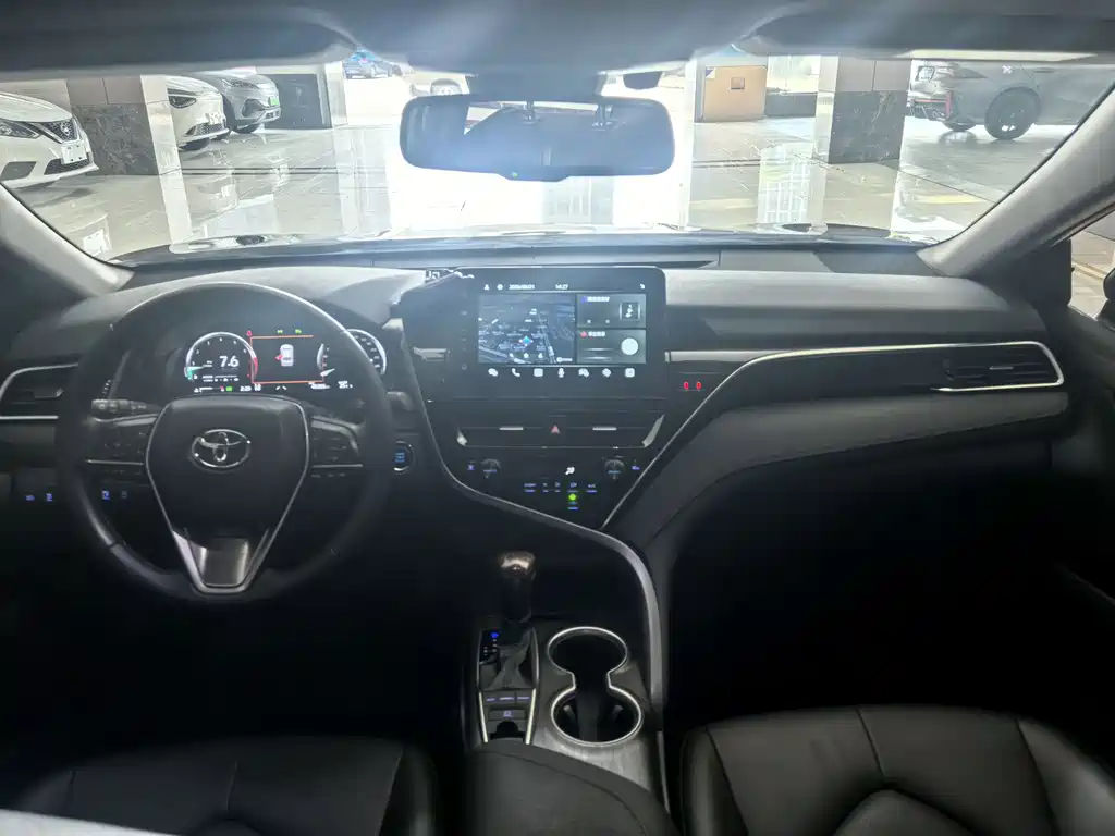 Toyota Camry 2022 — фото 14