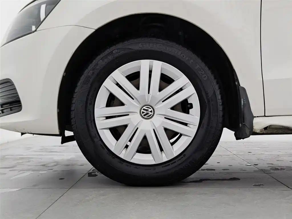 Volkswagen Polo 2015 — фото 17