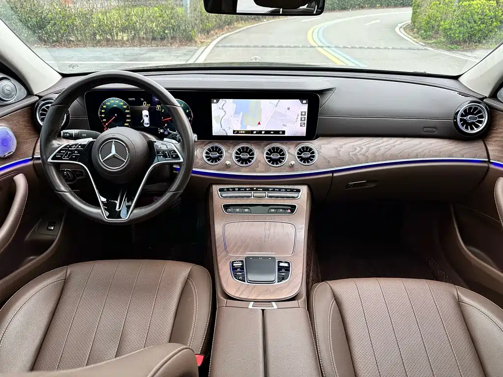 Mercedes-Benz E-Class 2023 — фото 12