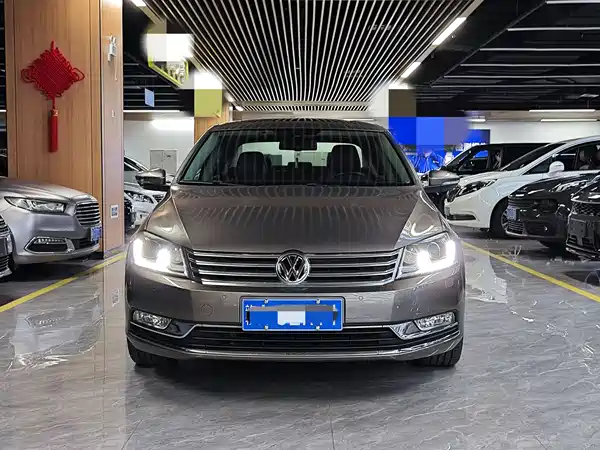 Volkswagen Magotan 2012