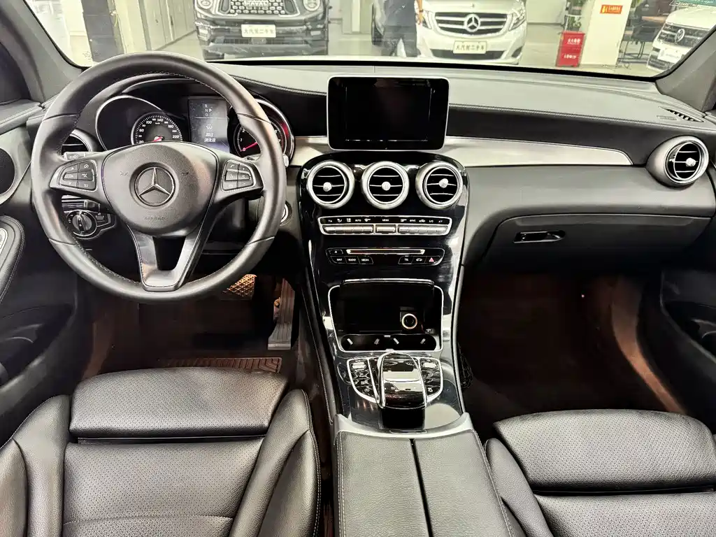 Mercedes-Benz GLC 2016 — фото 11