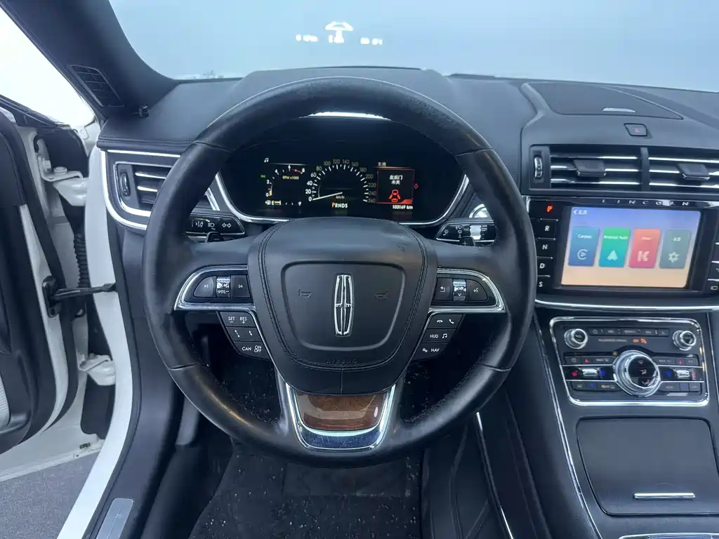 Lincoln Continental 2019 — фото 19