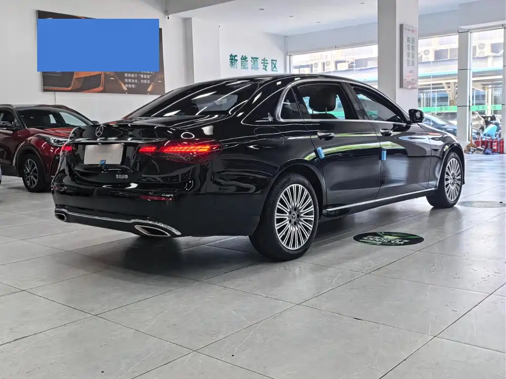 Mercedes-Benz E-Class 2023 — фото 10