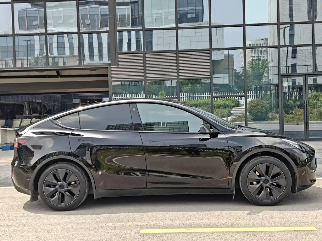 Tesla Model Y 2023 — фото 16