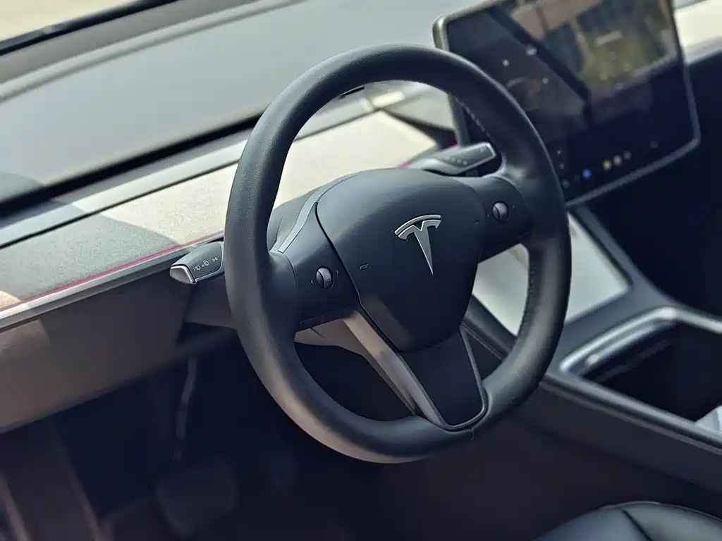 Tesla Model Y 2023 — фото 11