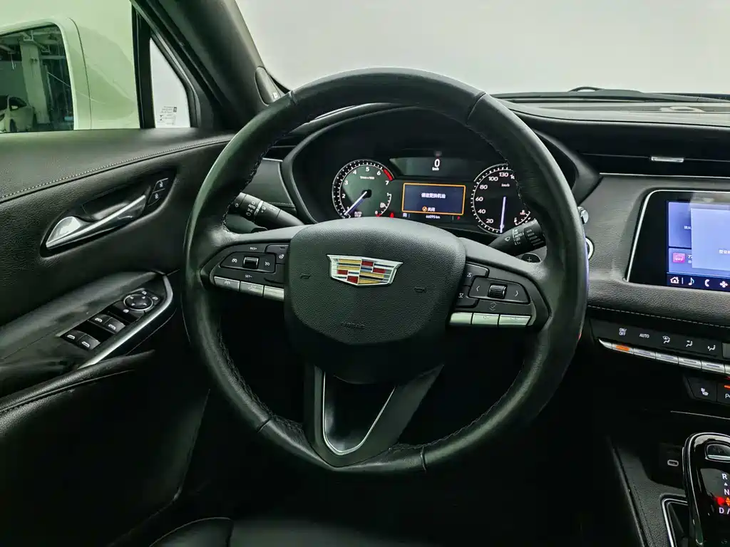 Cadillac XT4 2021 — фото 12