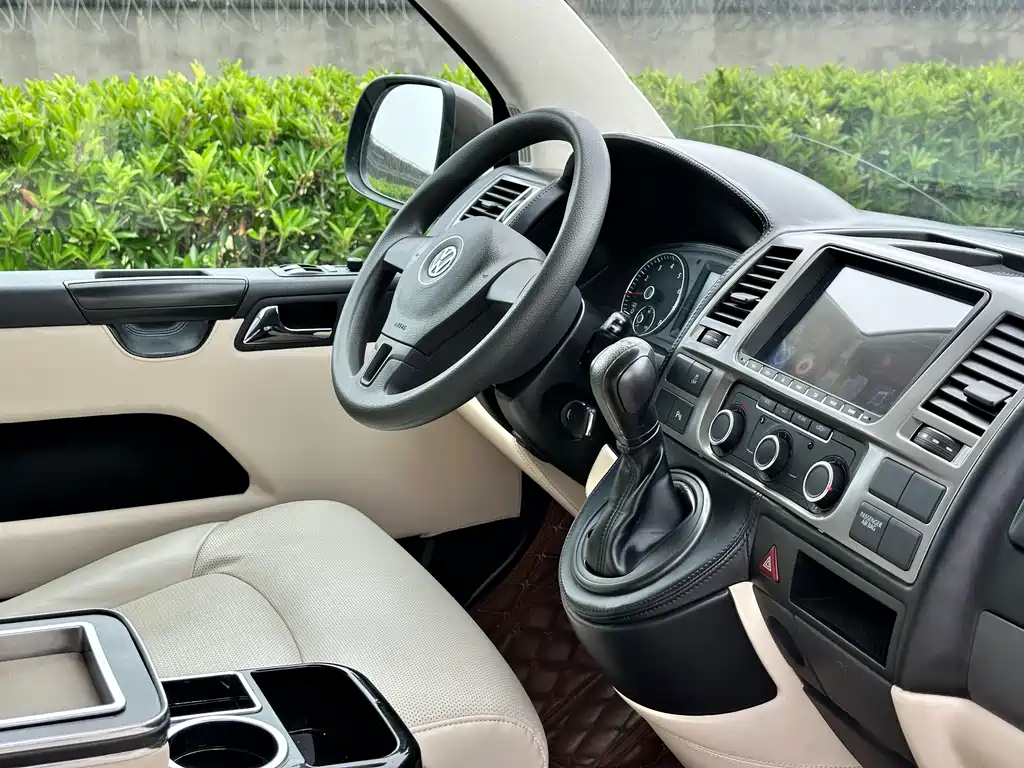 Volkswagen Caravelle 2015 — фото 10