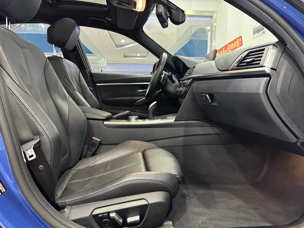 BMW 3 Series 2018 — фото 13
