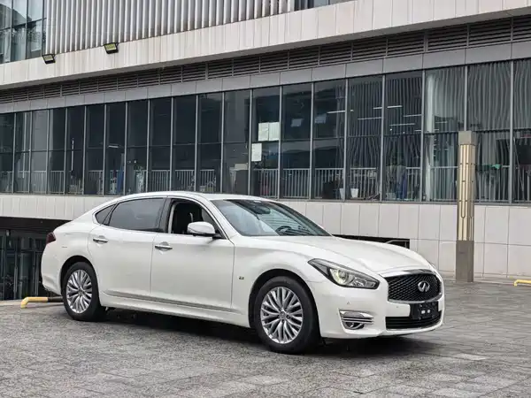 Infiniti Q70 2019