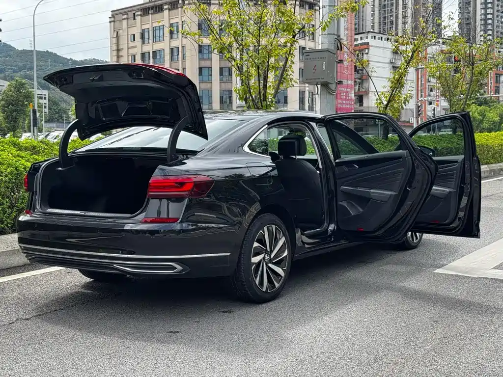 Volkswagen Passat 2022 — фото 27