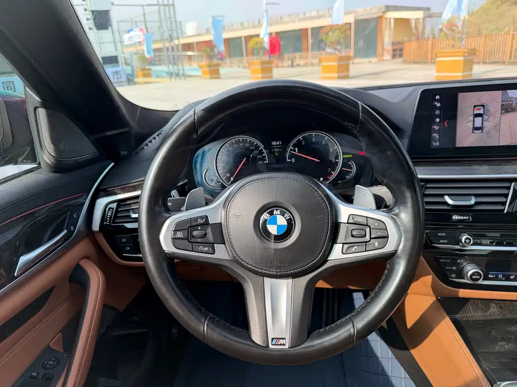 BMW 5 Series 2018 — фото 8