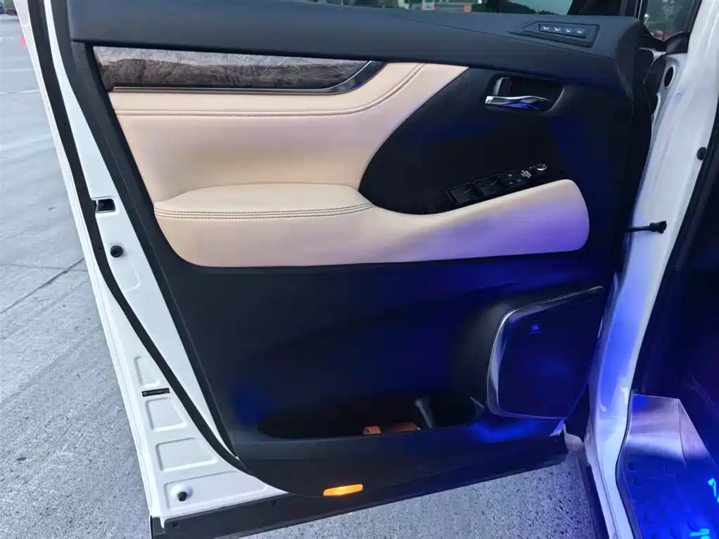 Toyota Alphard 2021 — фото 10