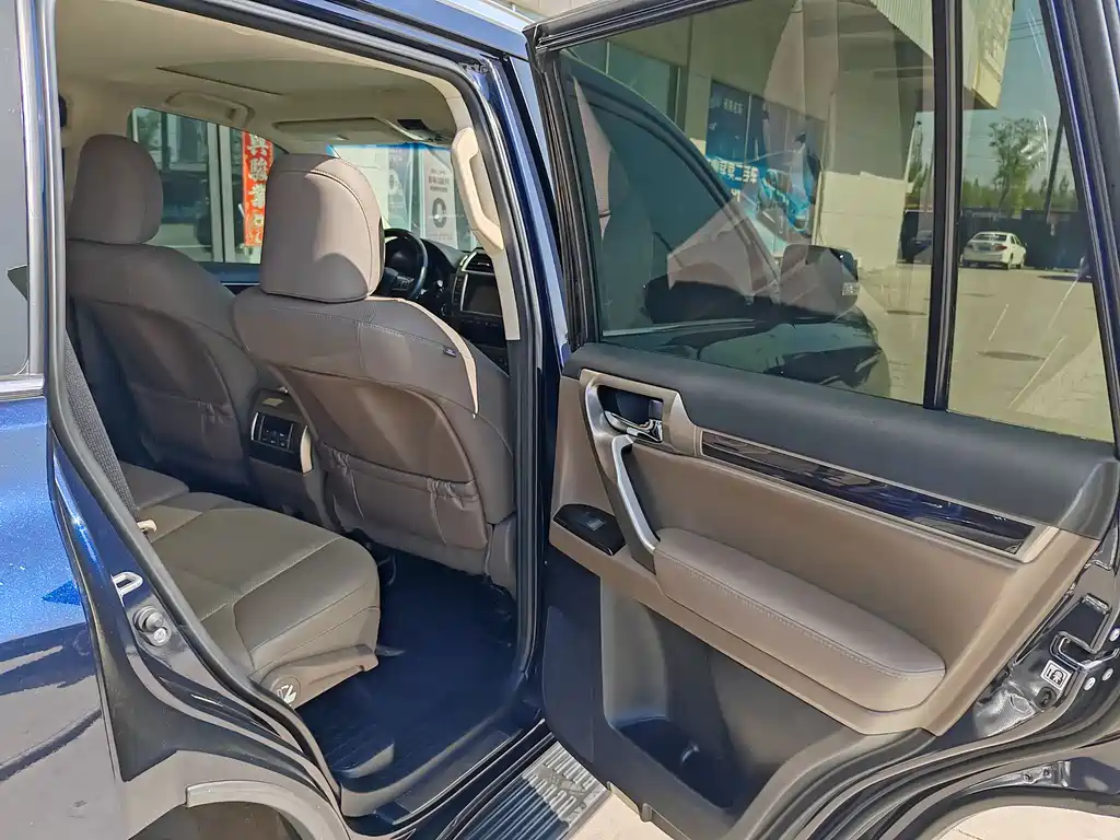 Lexus GX 2020 — фото 11