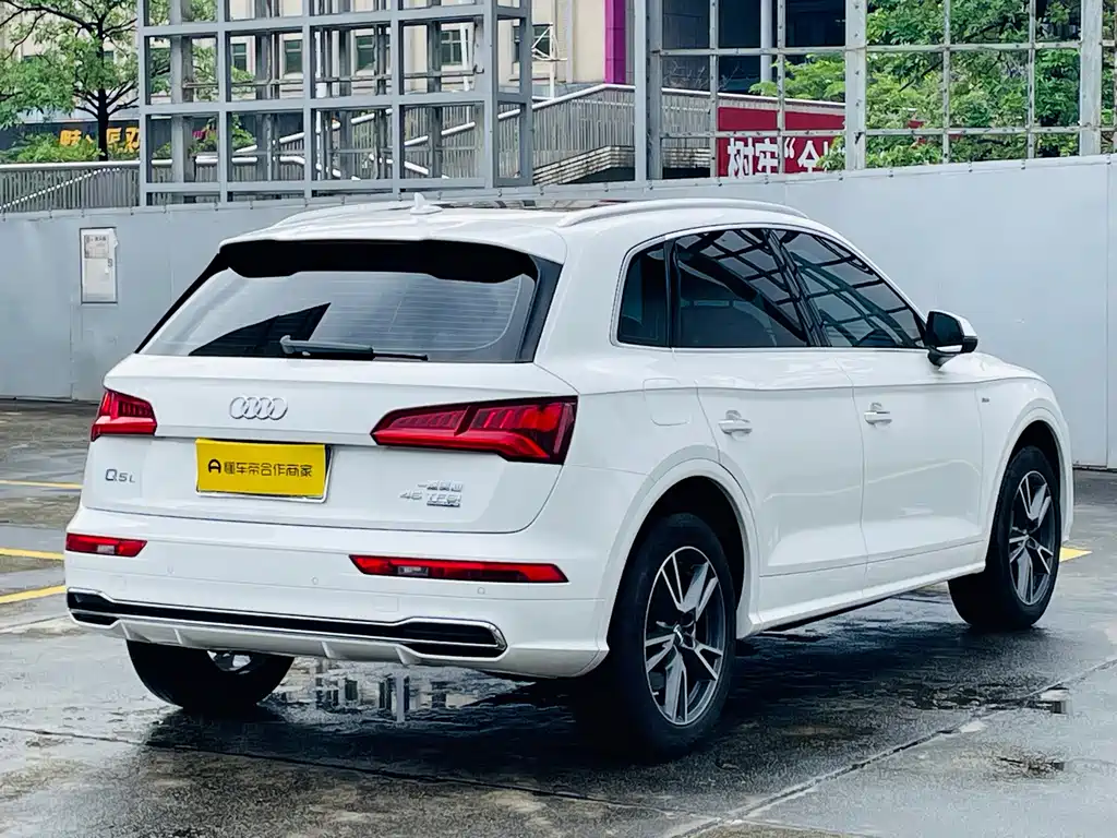 Audi Q5L 2019 — фото 9